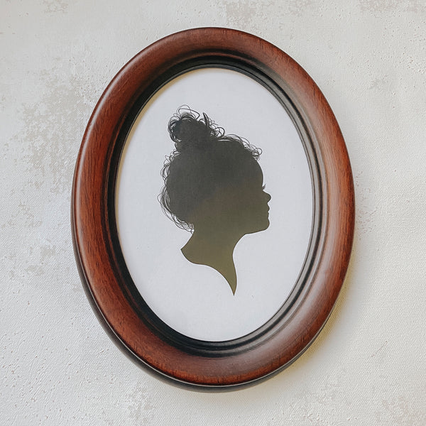 The Classic Oval Frame